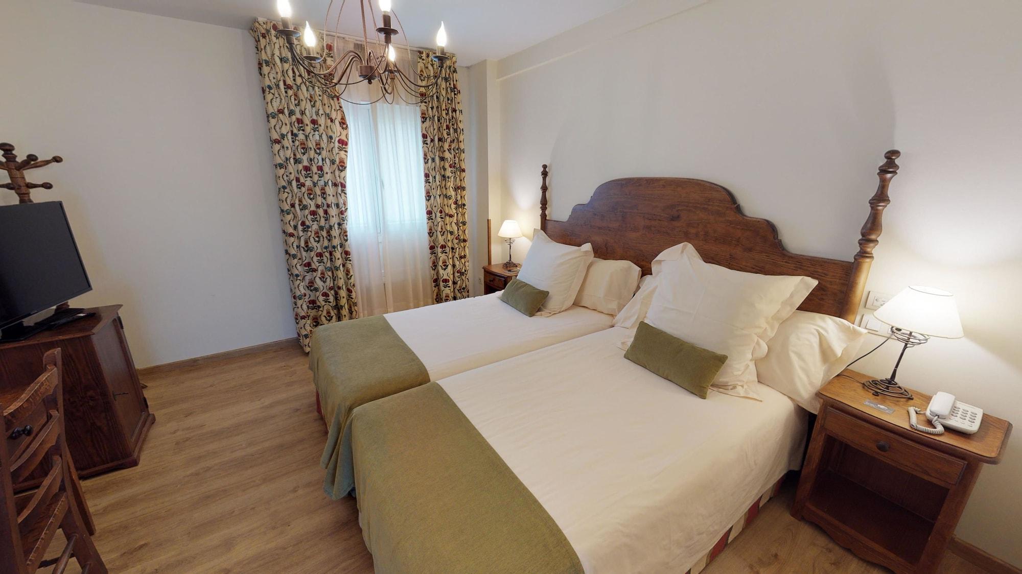 Hotel Virxe Da Cerca By Pousadas De Compostela Сантьяго-де-Компостела Экстерьер фото