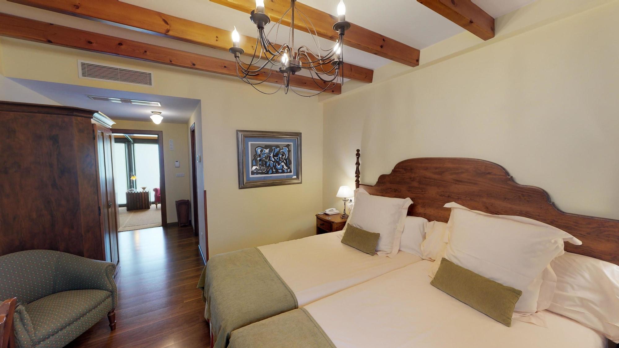 Hotel Virxe Da Cerca By Pousadas De Compostela Сантьяго-де-Компостела Экстерьер фото
