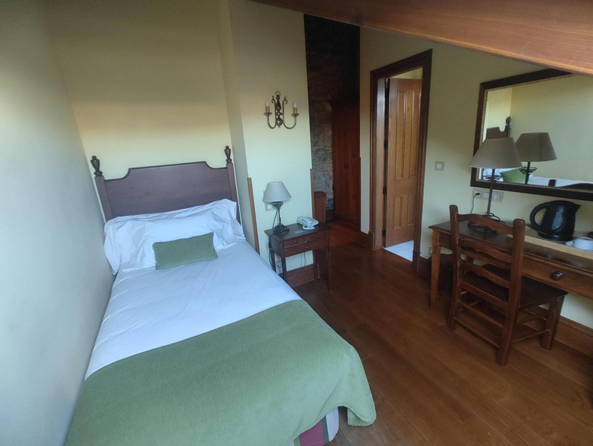 Hotel Virxe Da Cerca By Pousadas De Compostela Сантьяго-де-Компостела Экстерьер фото